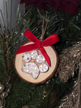 Load image into Gallery viewer, Paw Print String Art Ornament
