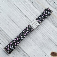 Load image into Gallery viewer, Black Floral Collar
